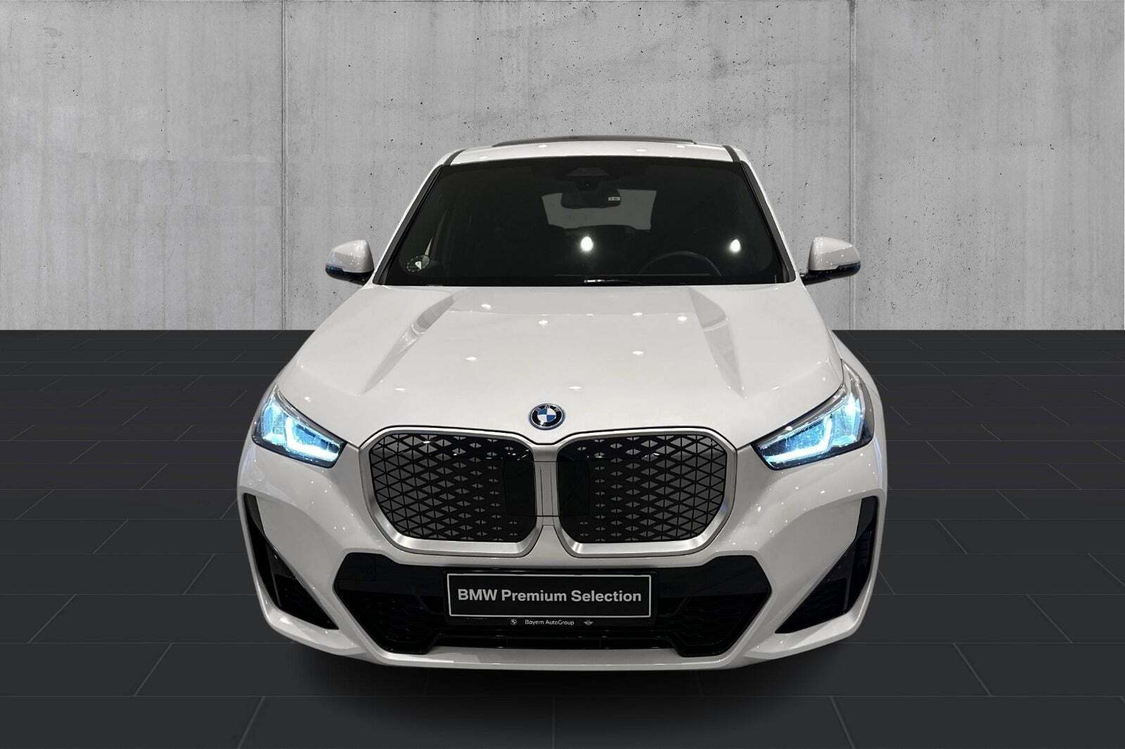 Hvid BMW iX1 fra 2024