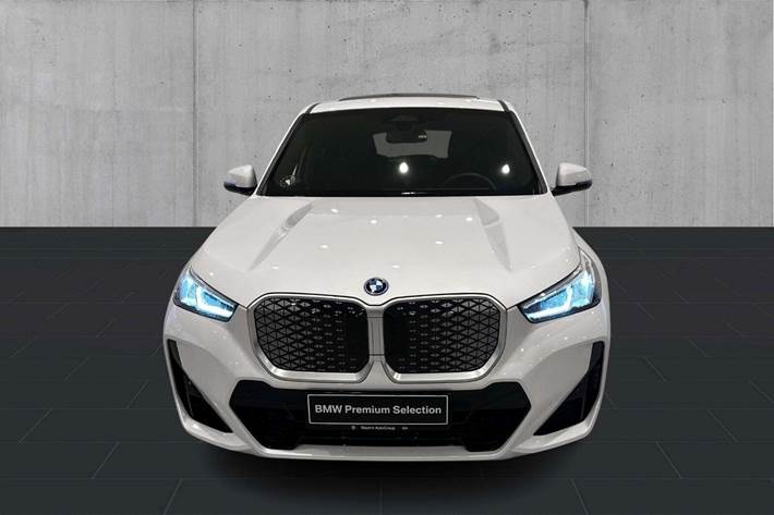 Hvid BMW iX1 fra 2024