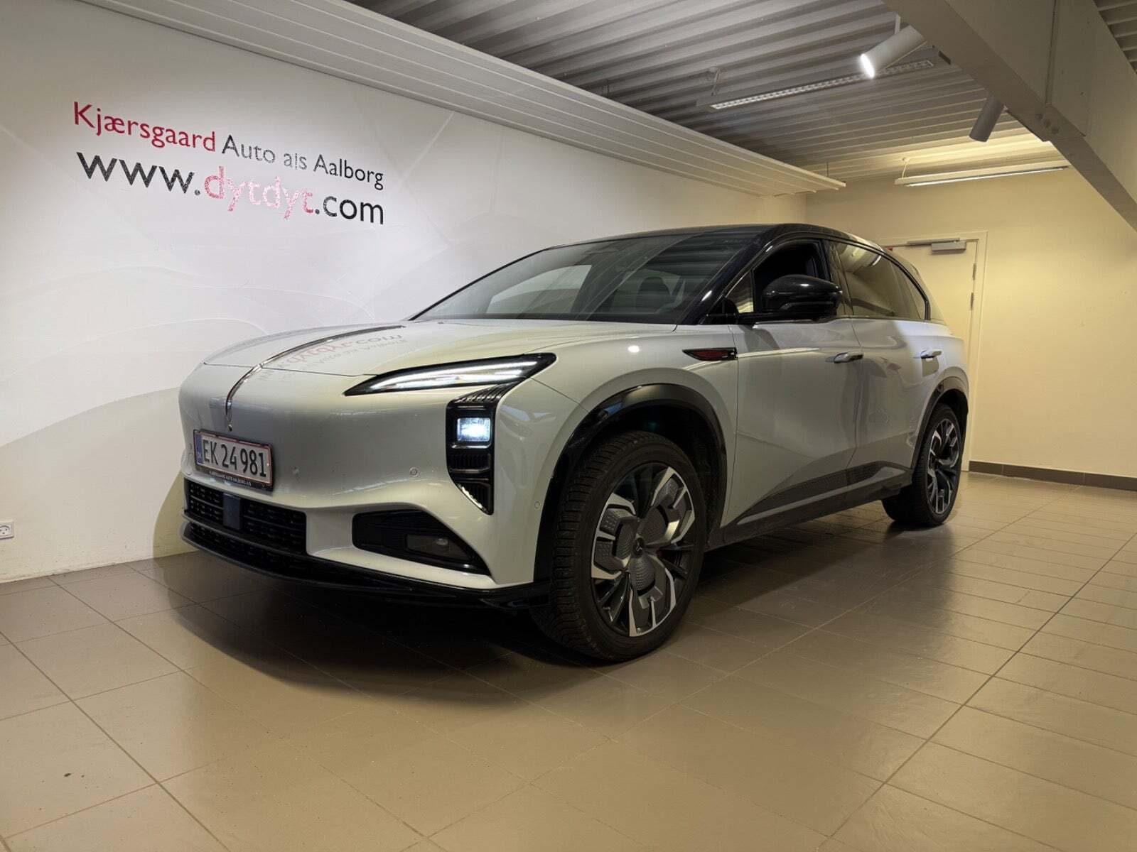 undefined Hongqi EHS7 fra 2025 set udefra