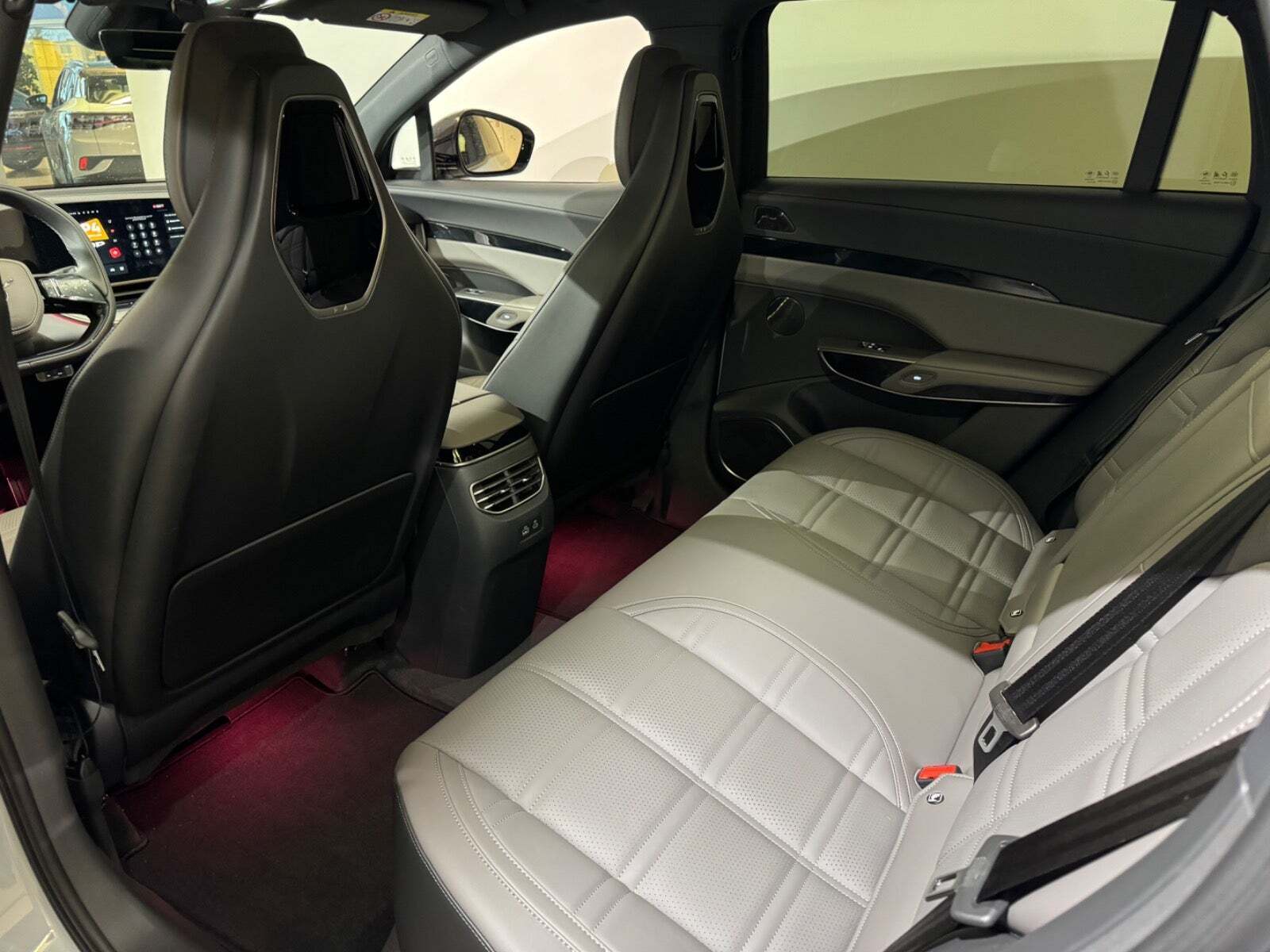 Hongqi EHS7 111 Exclusive