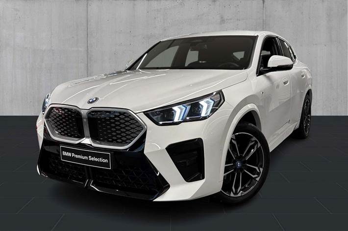 Hvid BMW iX2 fra 2024 set udefra