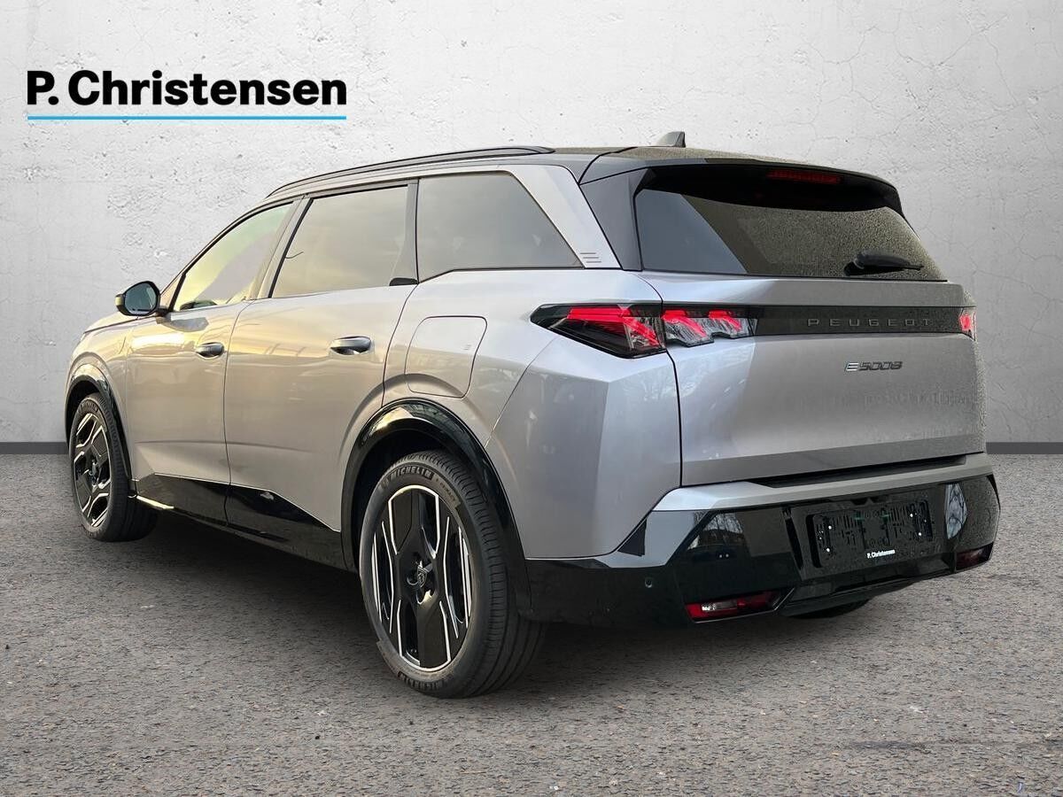 Peugeot e-5008 77 GT 7prs