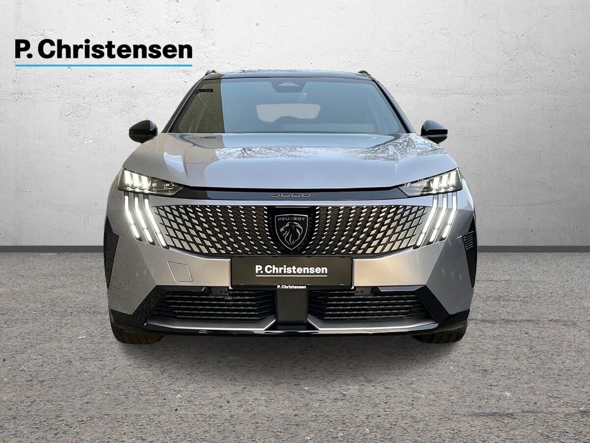 Grå Peugeot e-5008 fra 2024