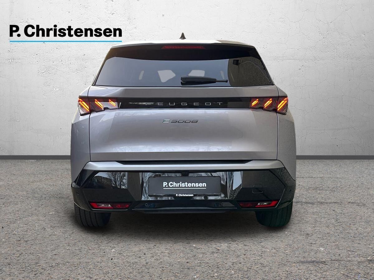 Grå Peugeot e-5008 fra 2024