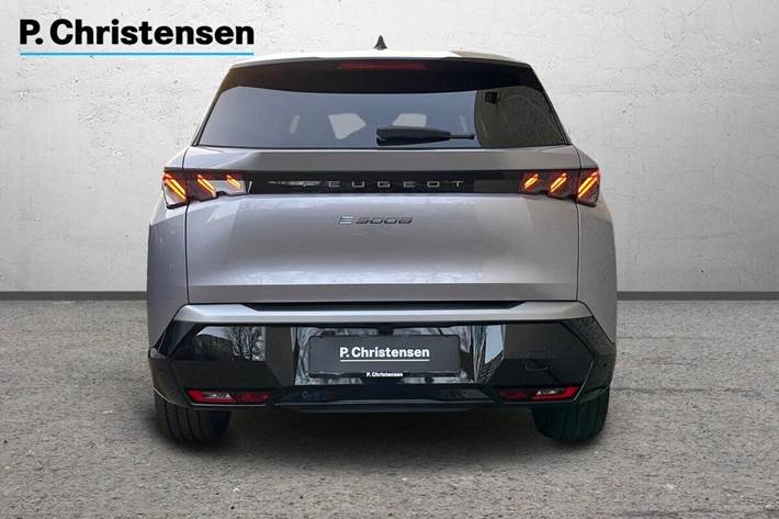 Grå Peugeot e-5008 fra 2024