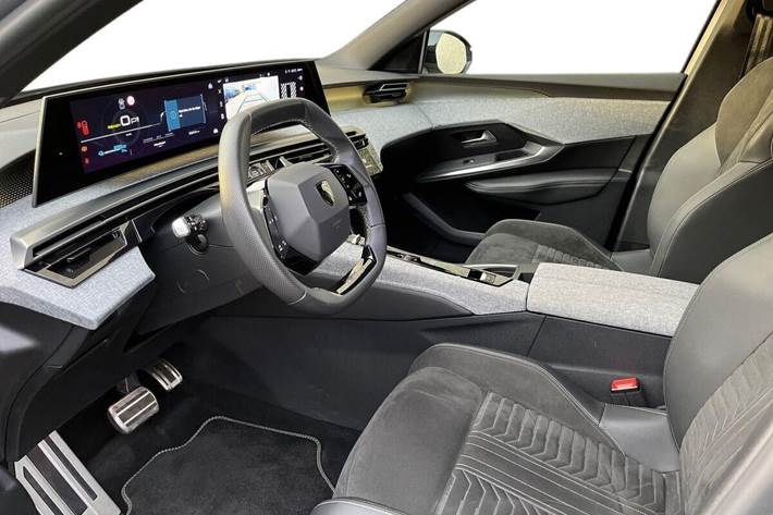 Grå Peugeot e-5008 fra 2024