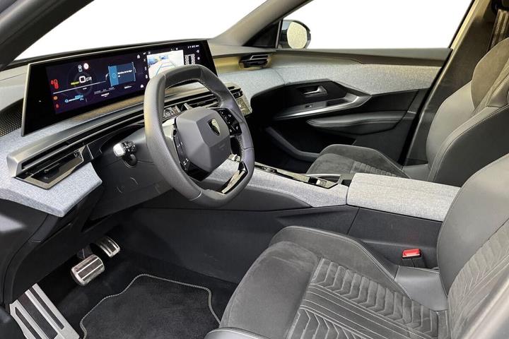 Grå Peugeot e-5008 fra 2024