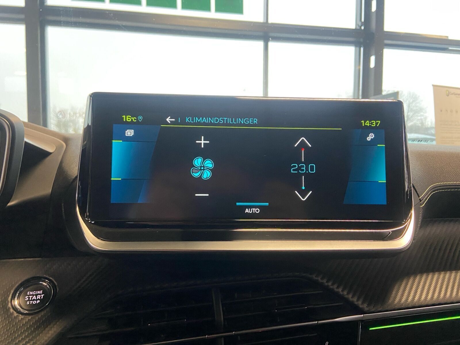 Sort Peugeot e-2008 fra 2022