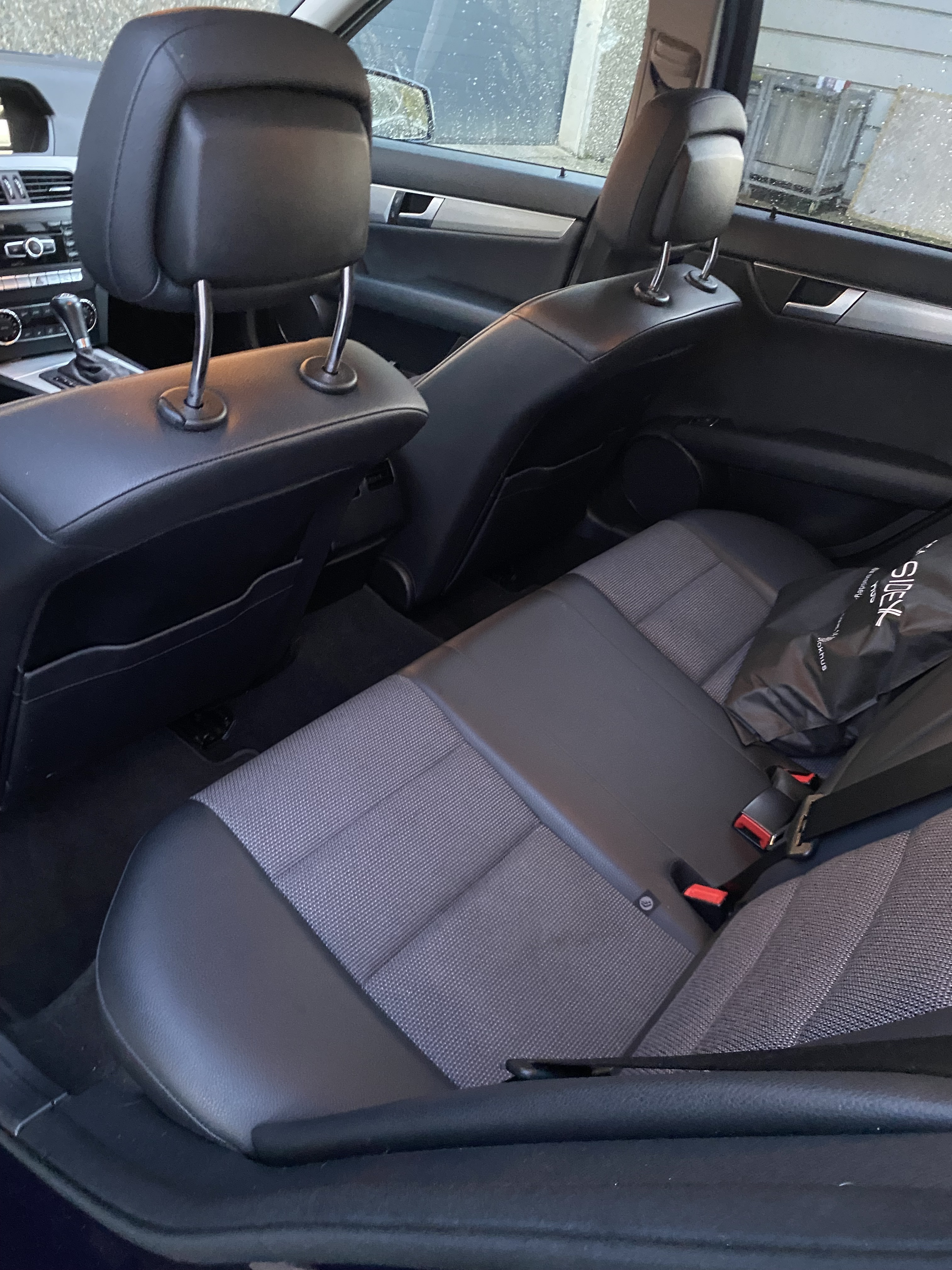 Blå Mercedes C220 d fra 2013