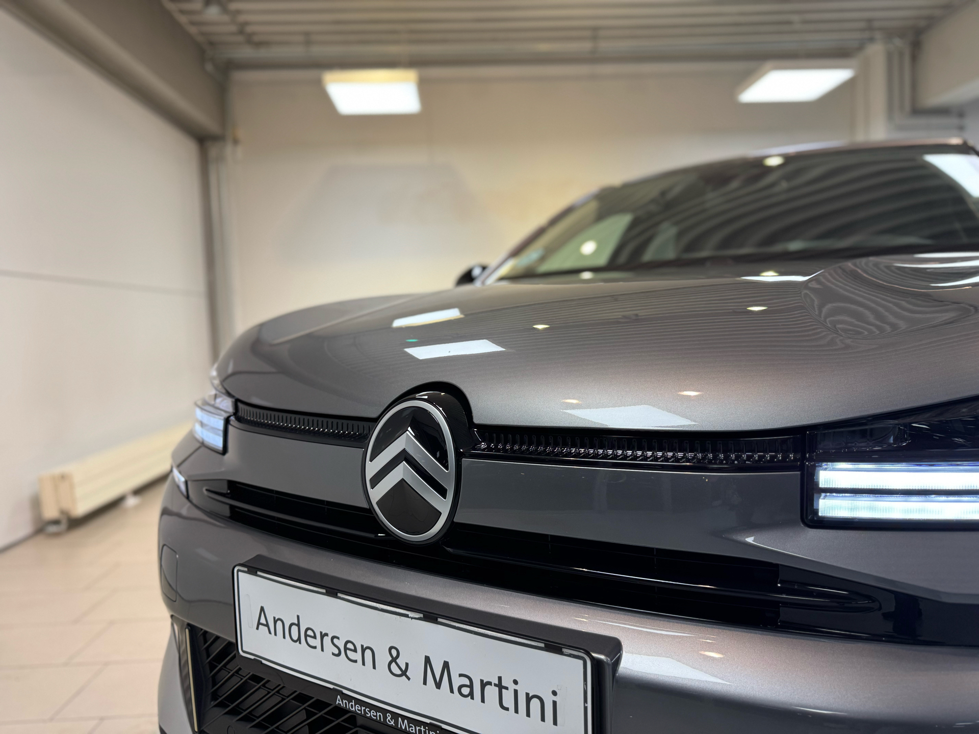 Grå Citroën ë-C4 fra 2025