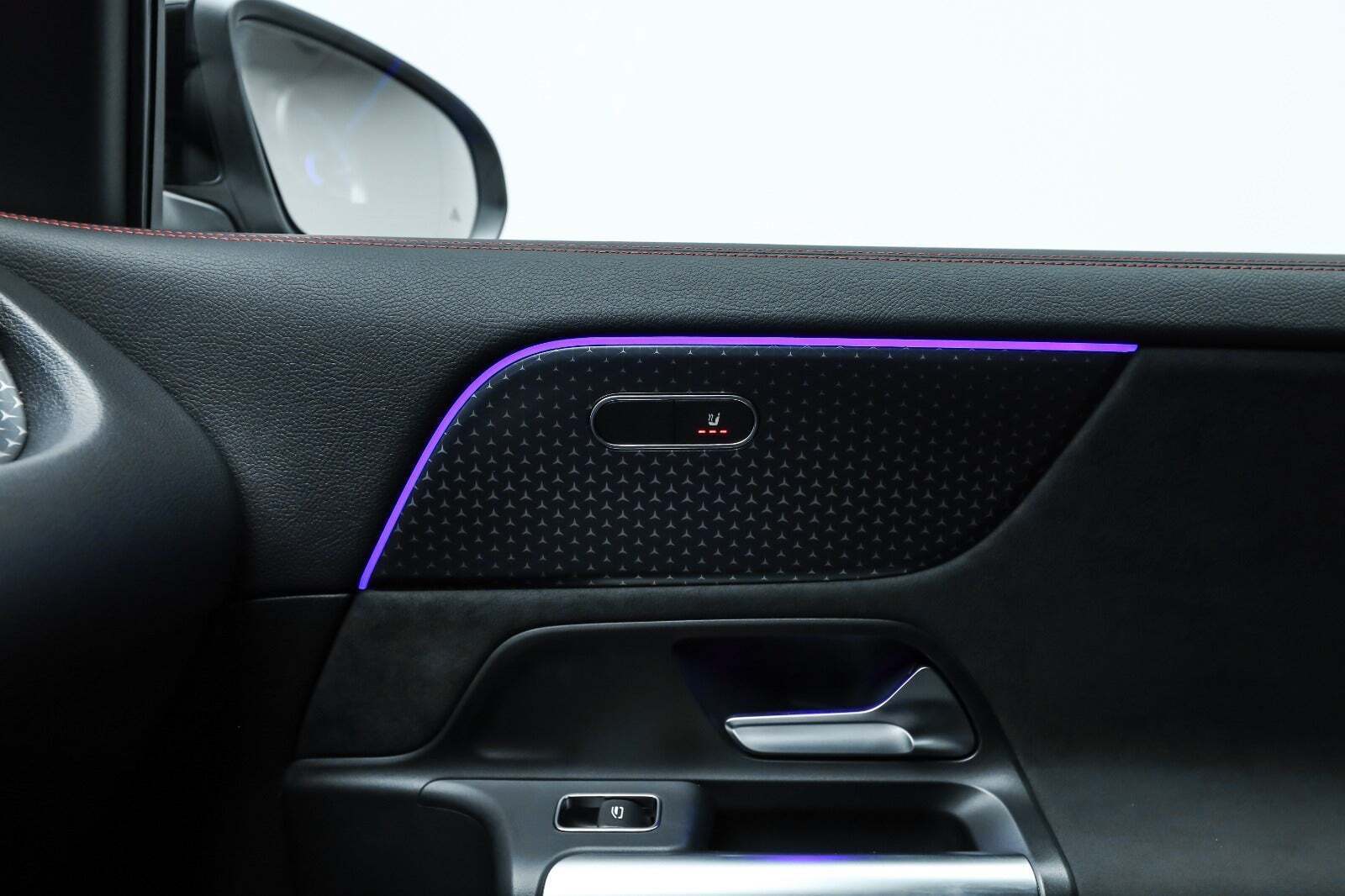 Sort Mercedes EQA350 fra 2025