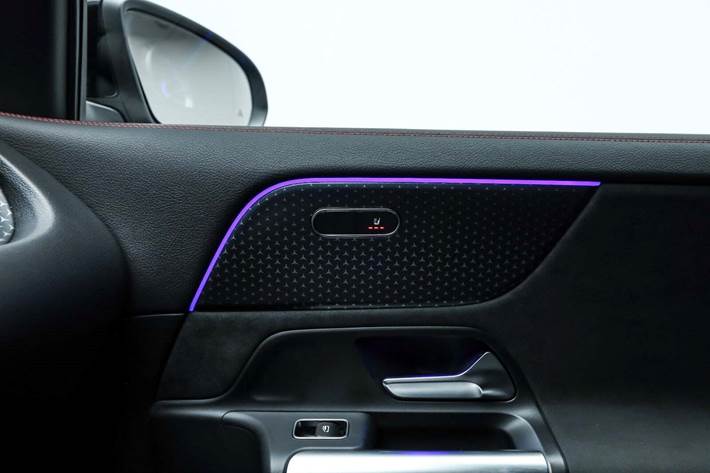 Sort Mercedes EQA350 fra 2025