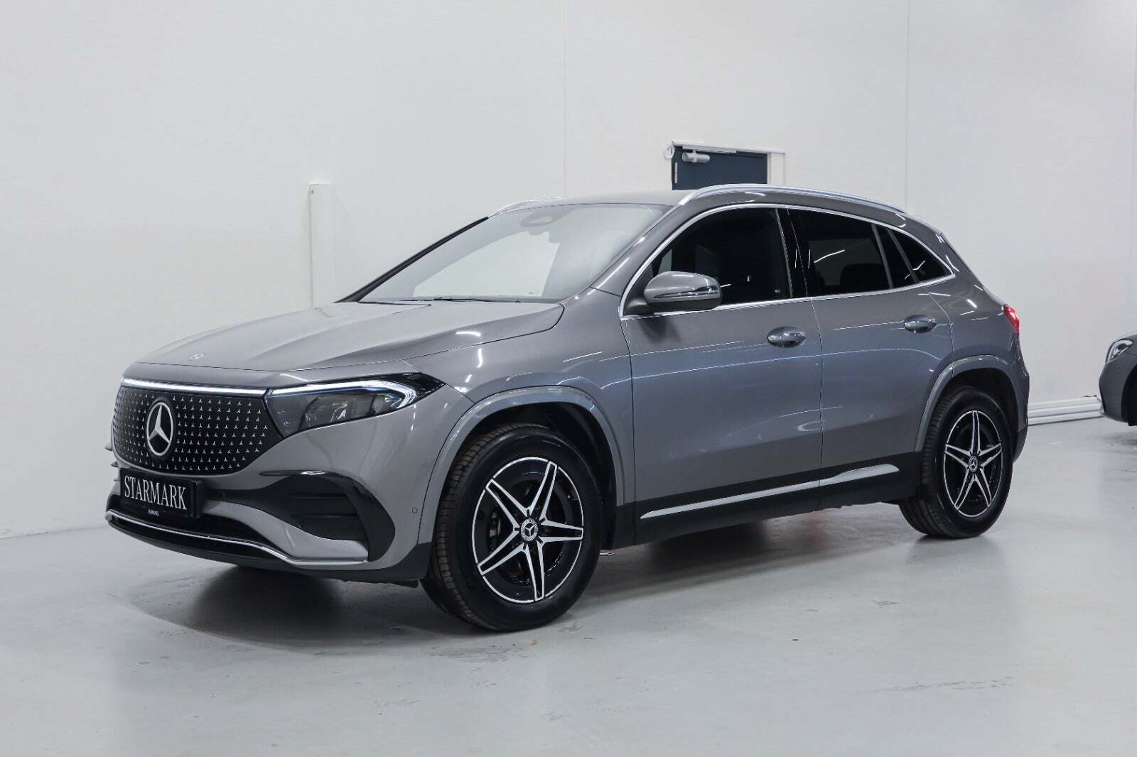 Grå Mercedes EQA350 fra 2025 set udefra
