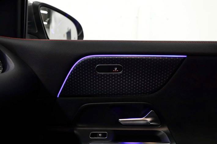 Grå Mercedes EQA350 fra 2025