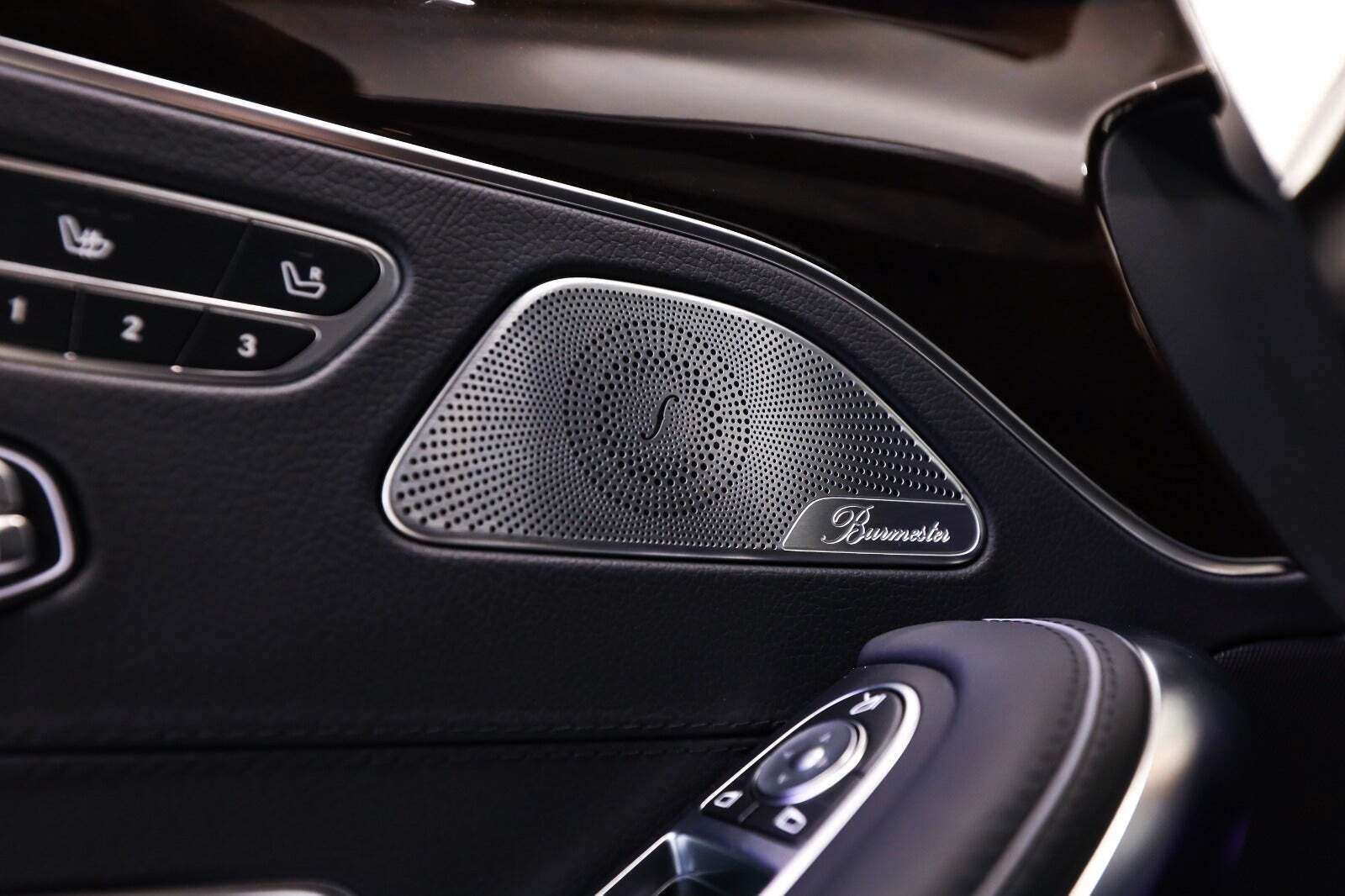 Sort Mercedes S560 fra 2019 set indefra