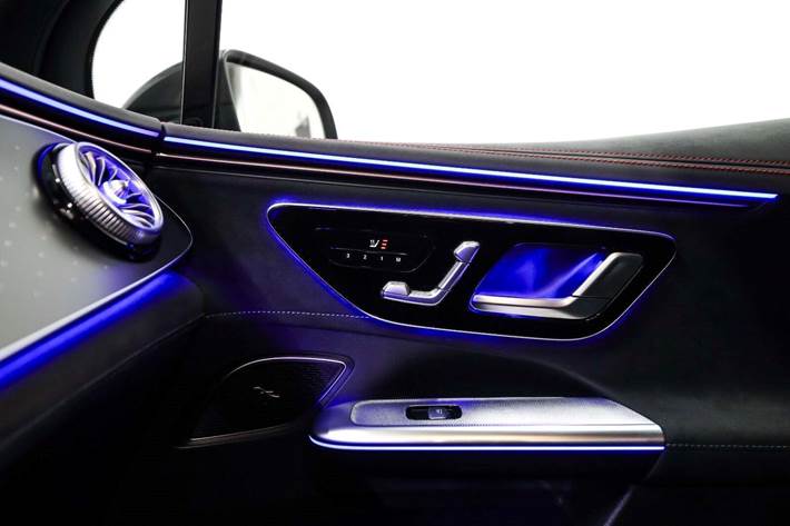 Grøn Mercedes EQE350 SUV fra 2024