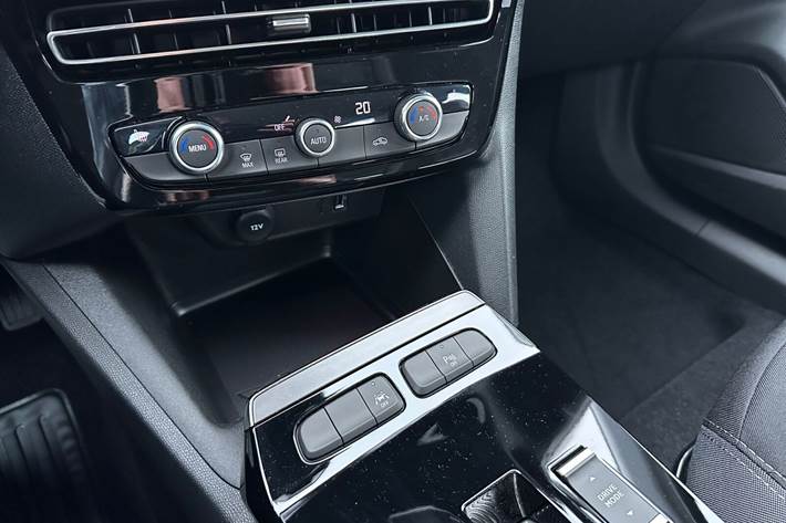 Grøn Opel Mokka-e fra 2023