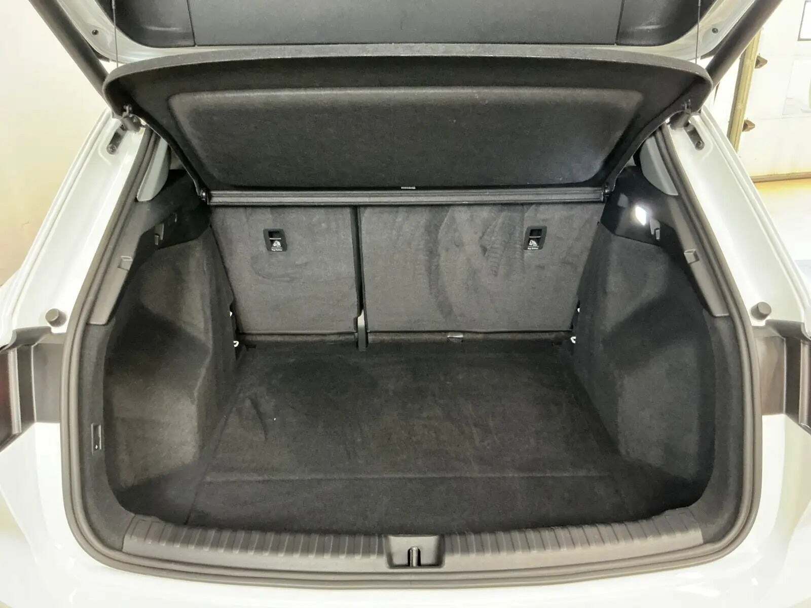 Hvid Audi Q4 e-tron fra 2024