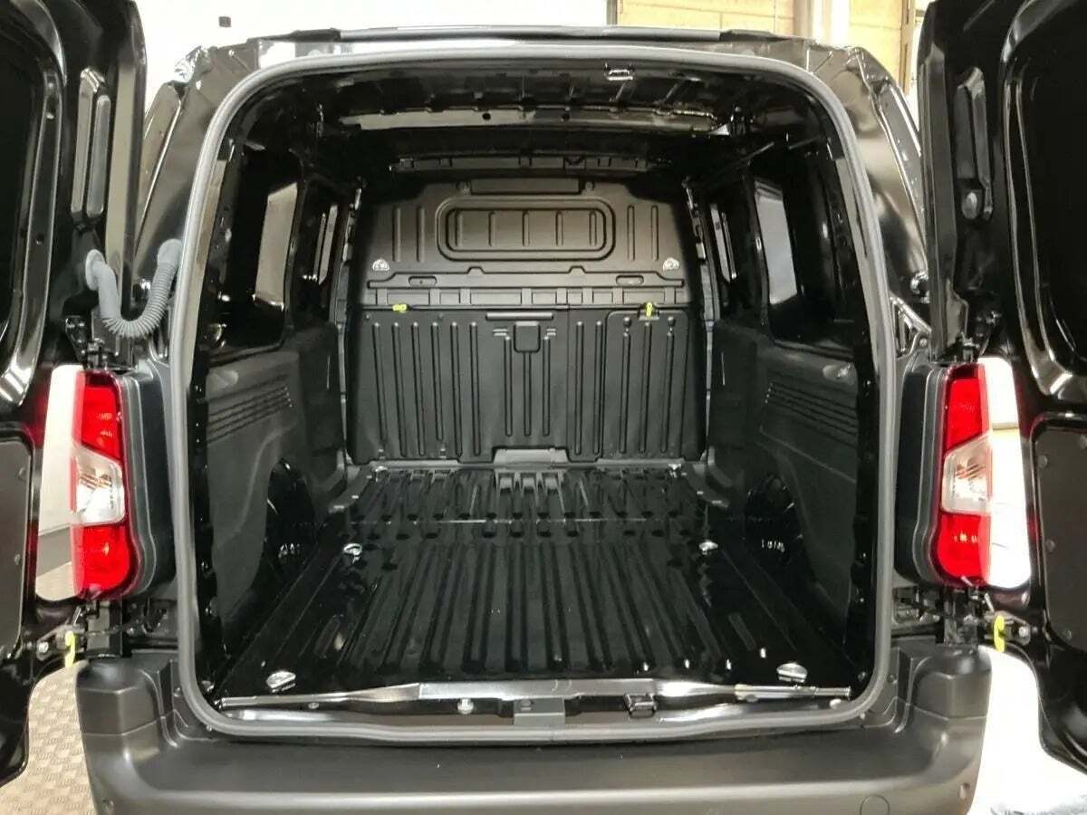 Sort Toyota ProAce City fra 2025