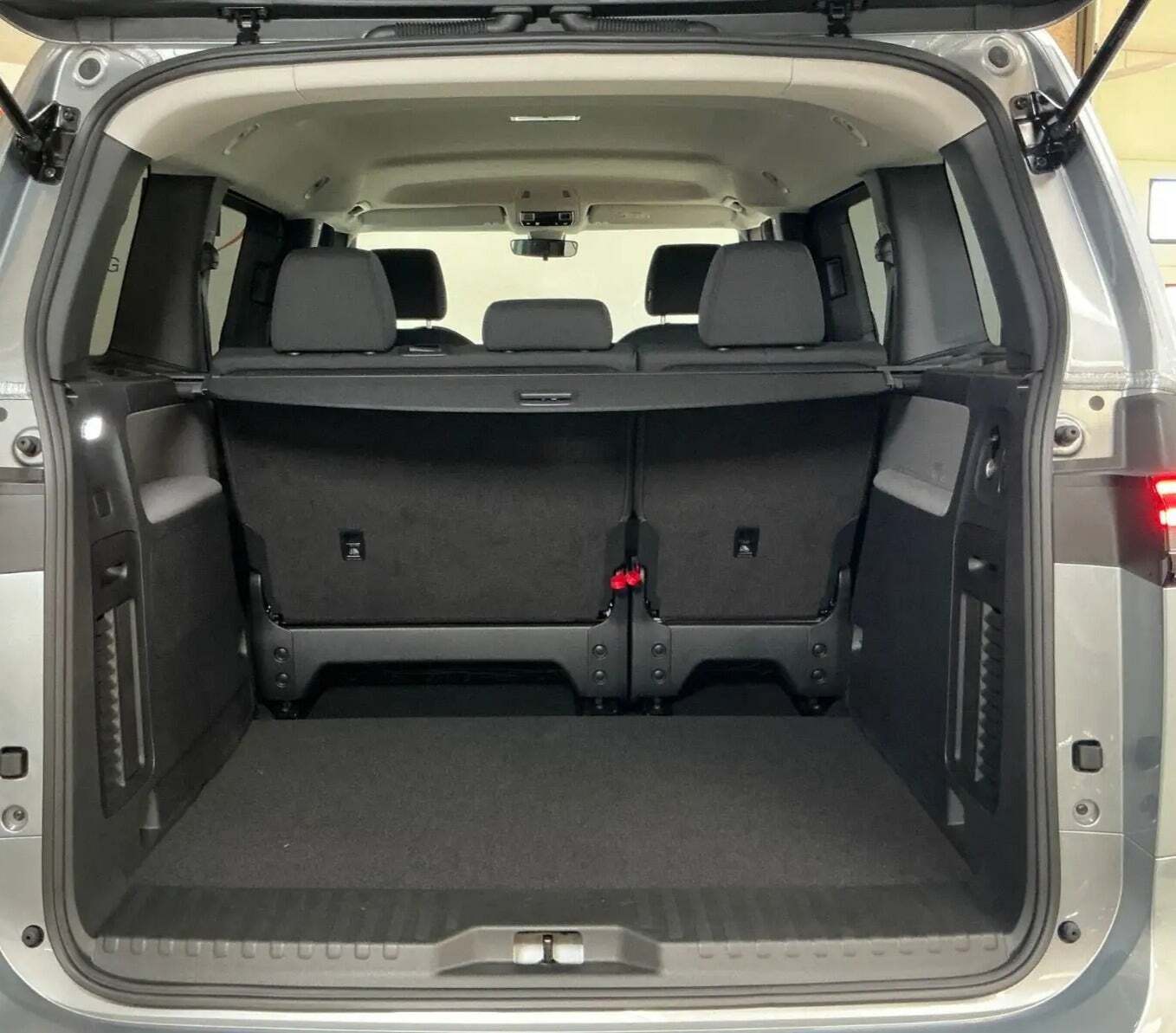 Sølv VW ID.Buzz fra 2025