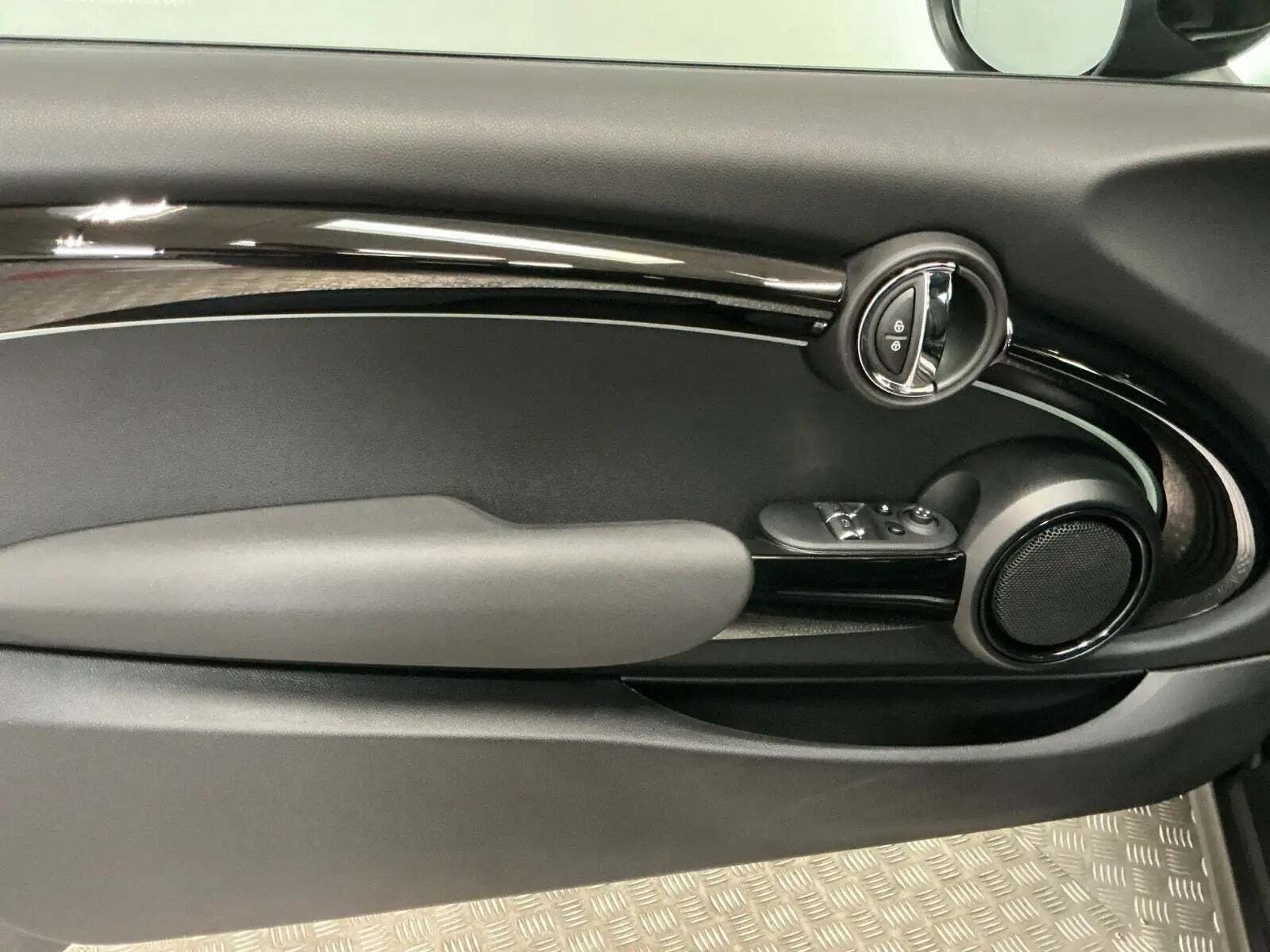 Mini Cooper SE Classic Trim