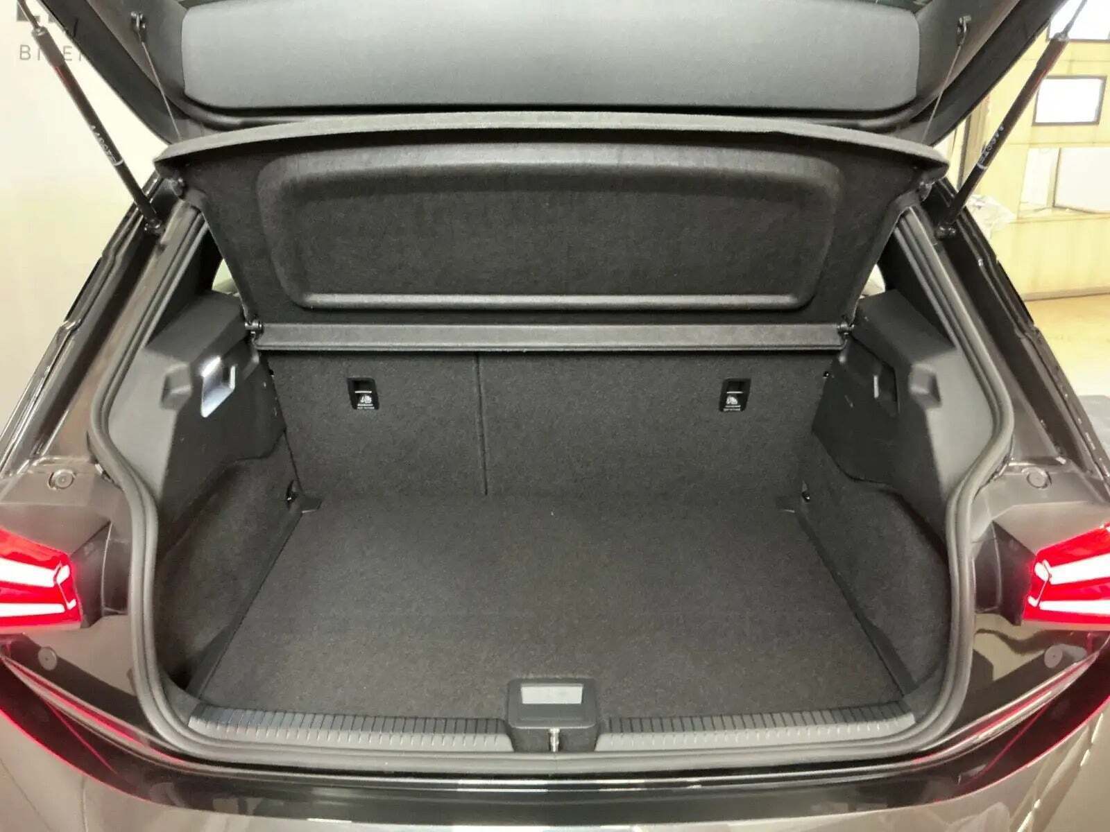 Grå Cupra Born fra 2024