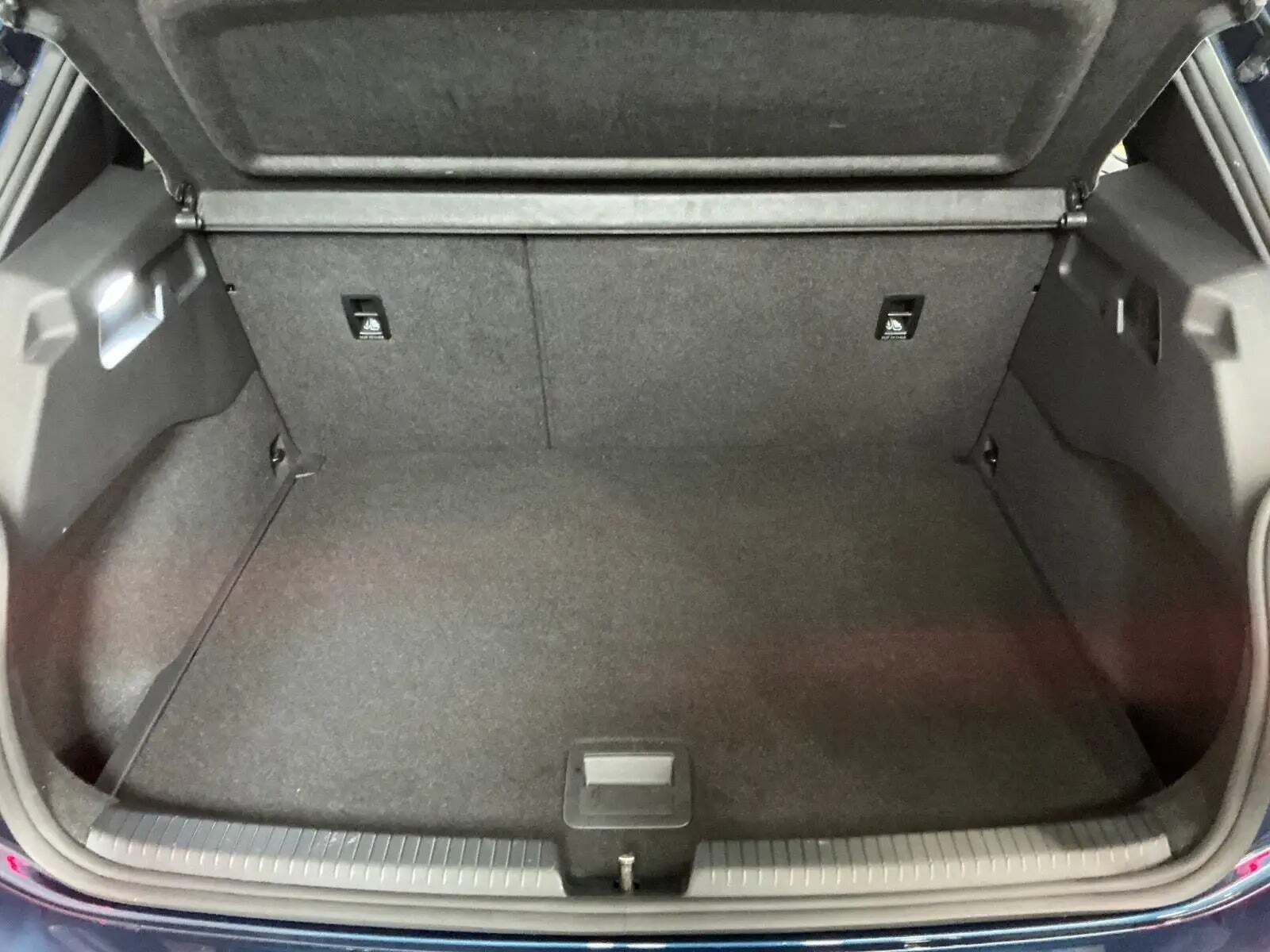 Blå Cupra Born fra 2024