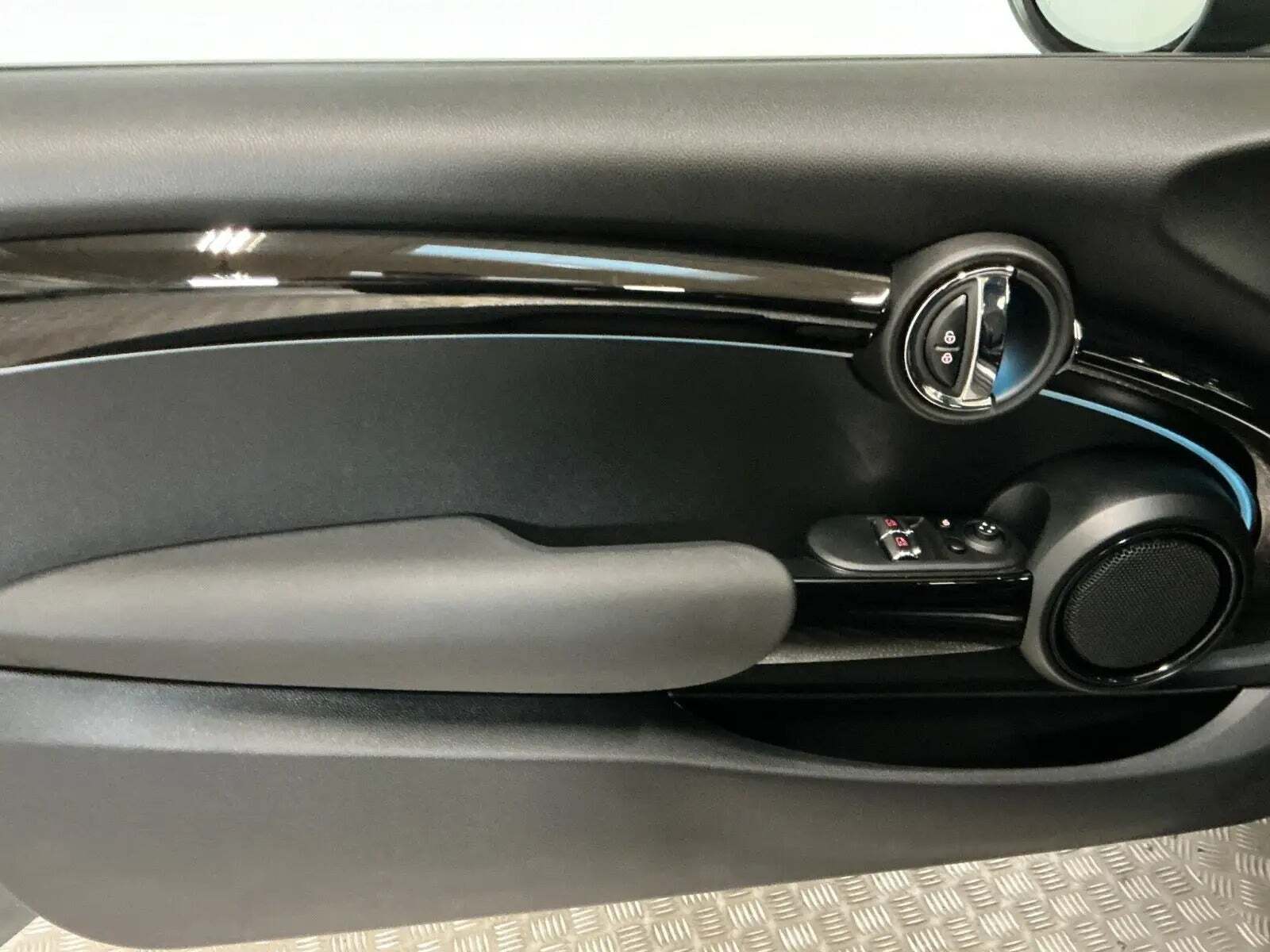 Mini Cooper SE Classic Trim