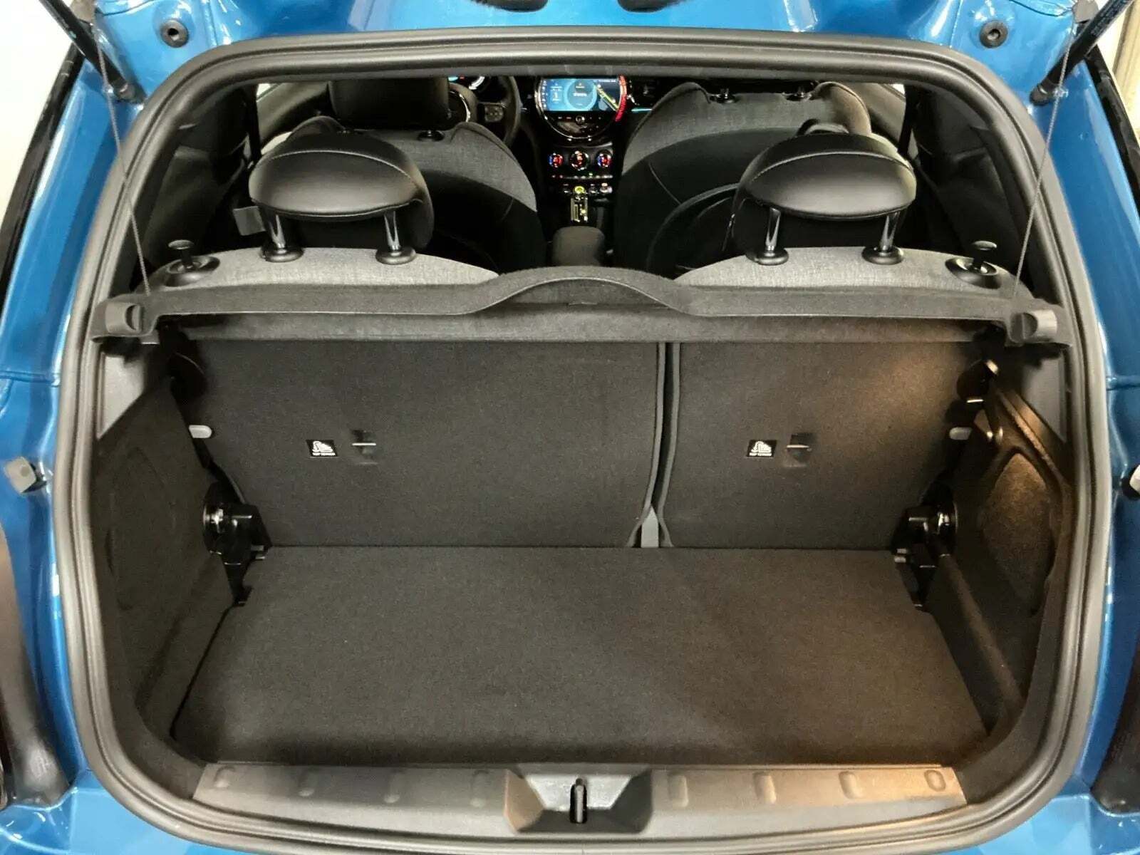 Blå Mini Cooper SE fra 2022