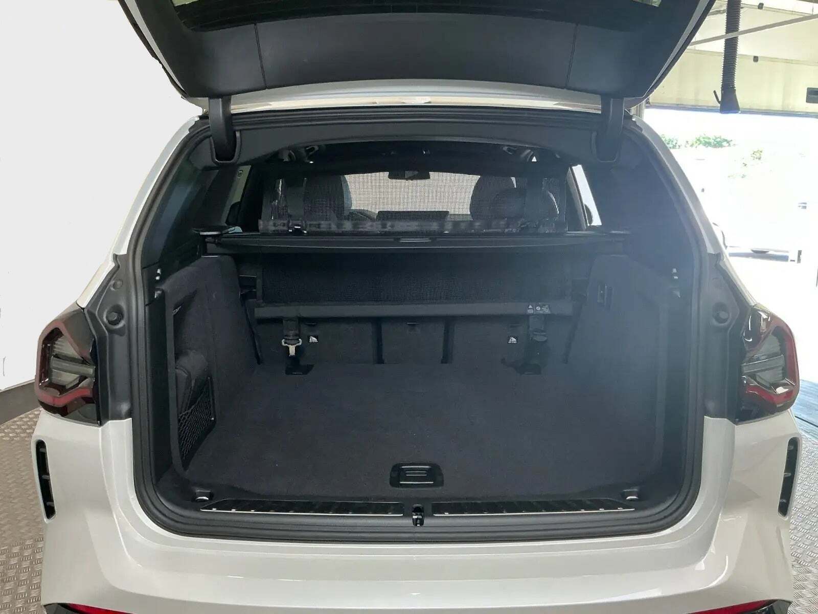 Hvid BMW iX3 fra 2024