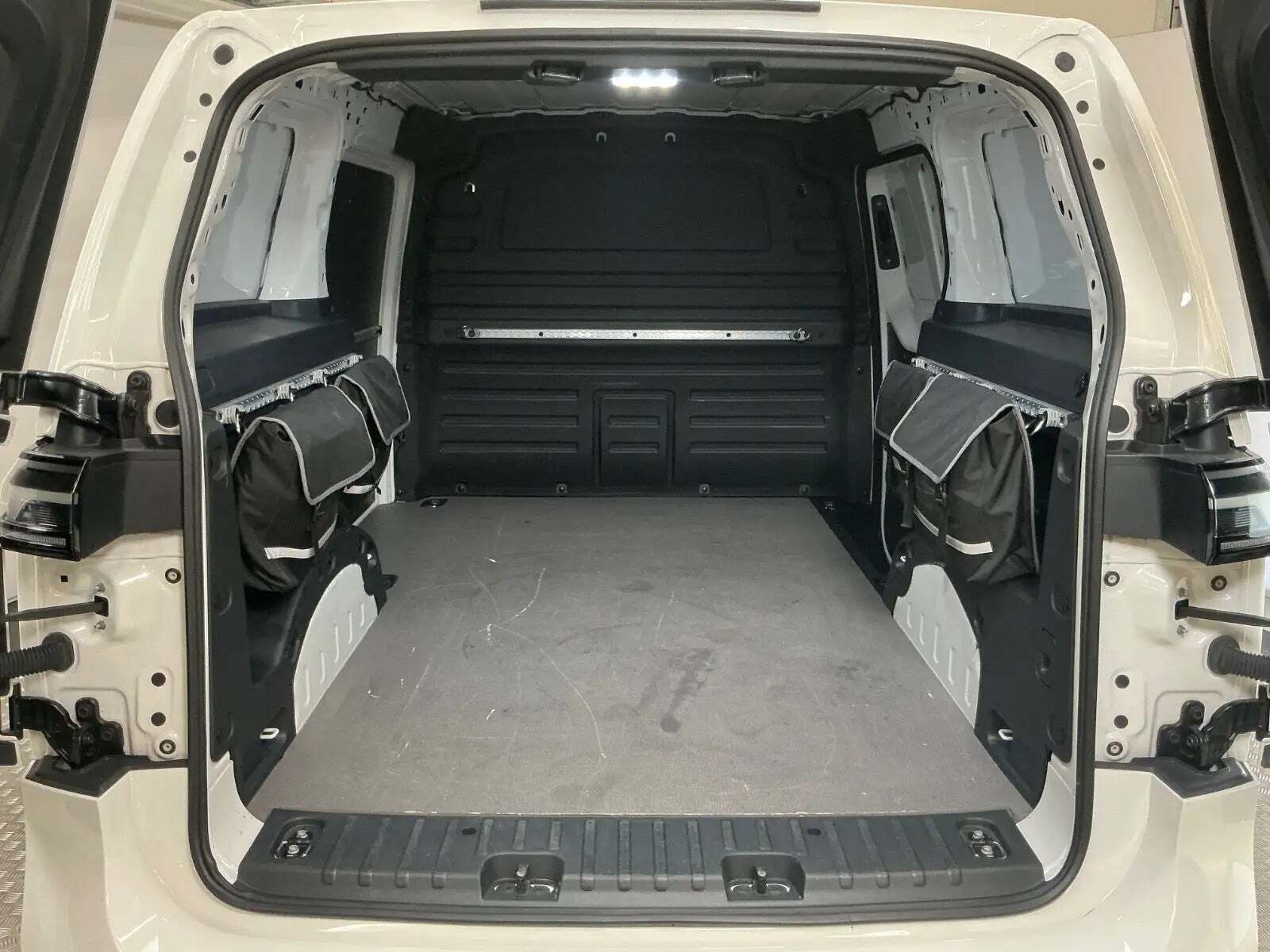 Hvid VW ID.Buzz fra 2023