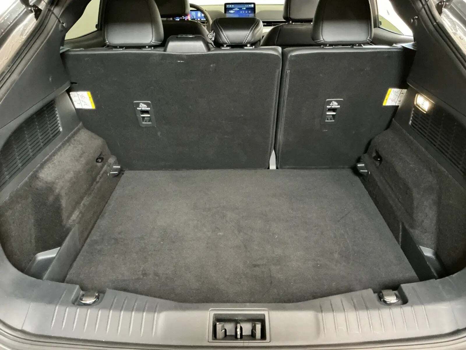 Grå Ford Mustang Mach-E fra 2023