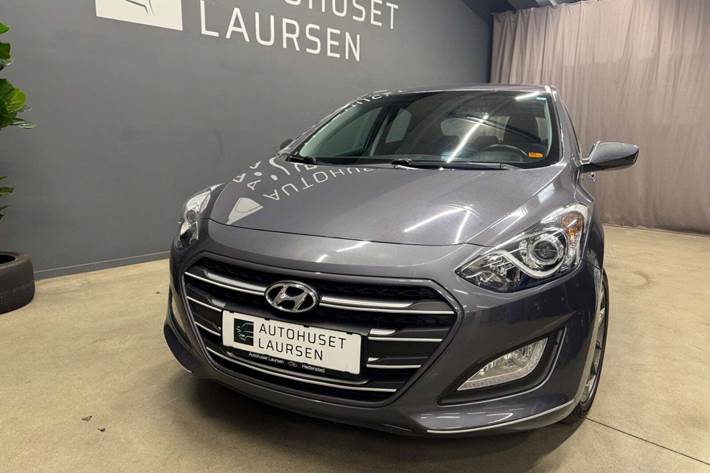 Grå Hyundai i30 fra 2015