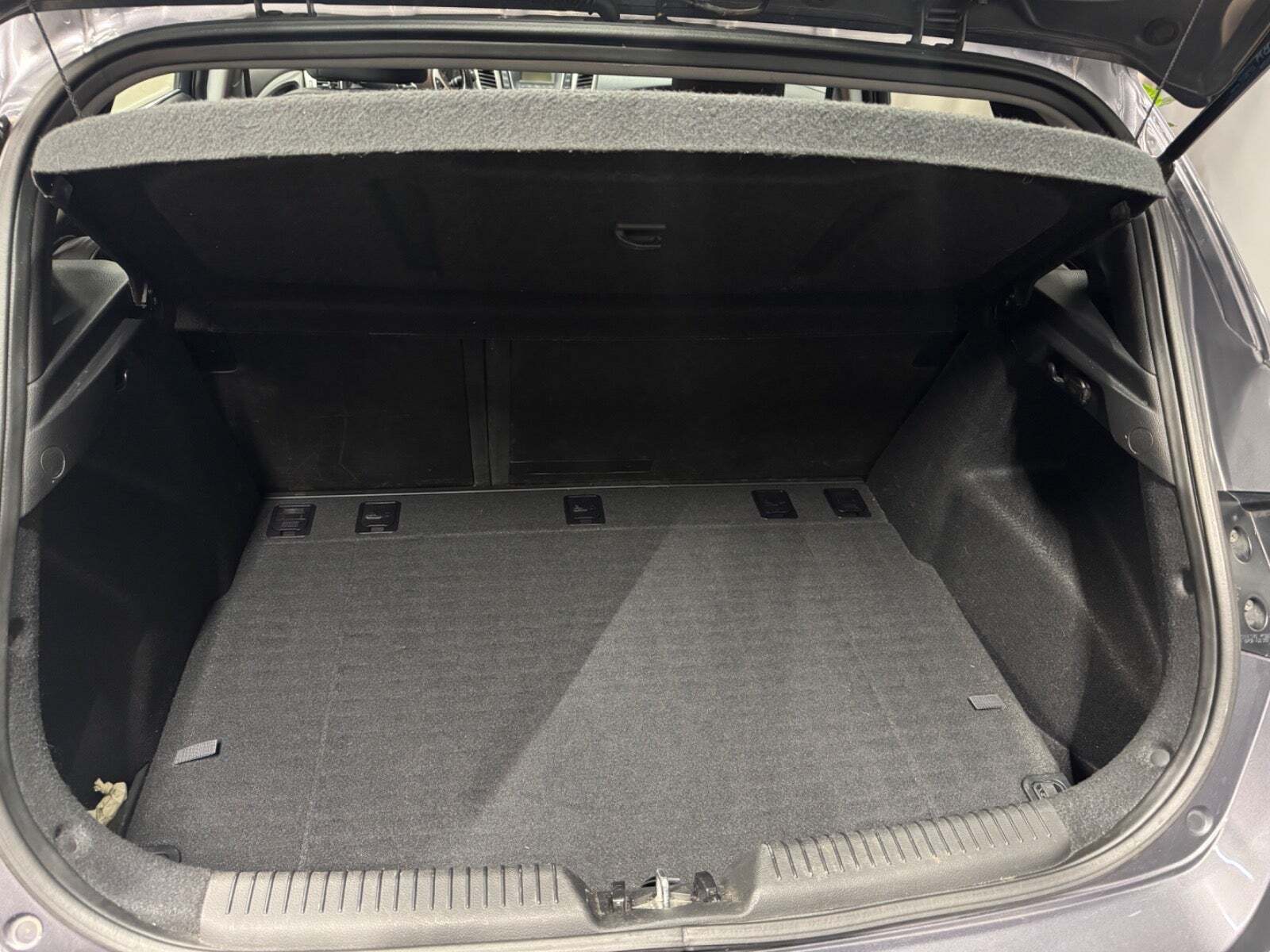 Grå Hyundai i30 fra 2015