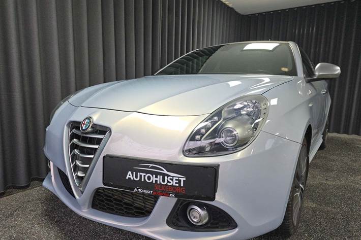 Hvid Alfa Romeo Giulietta fra 2014