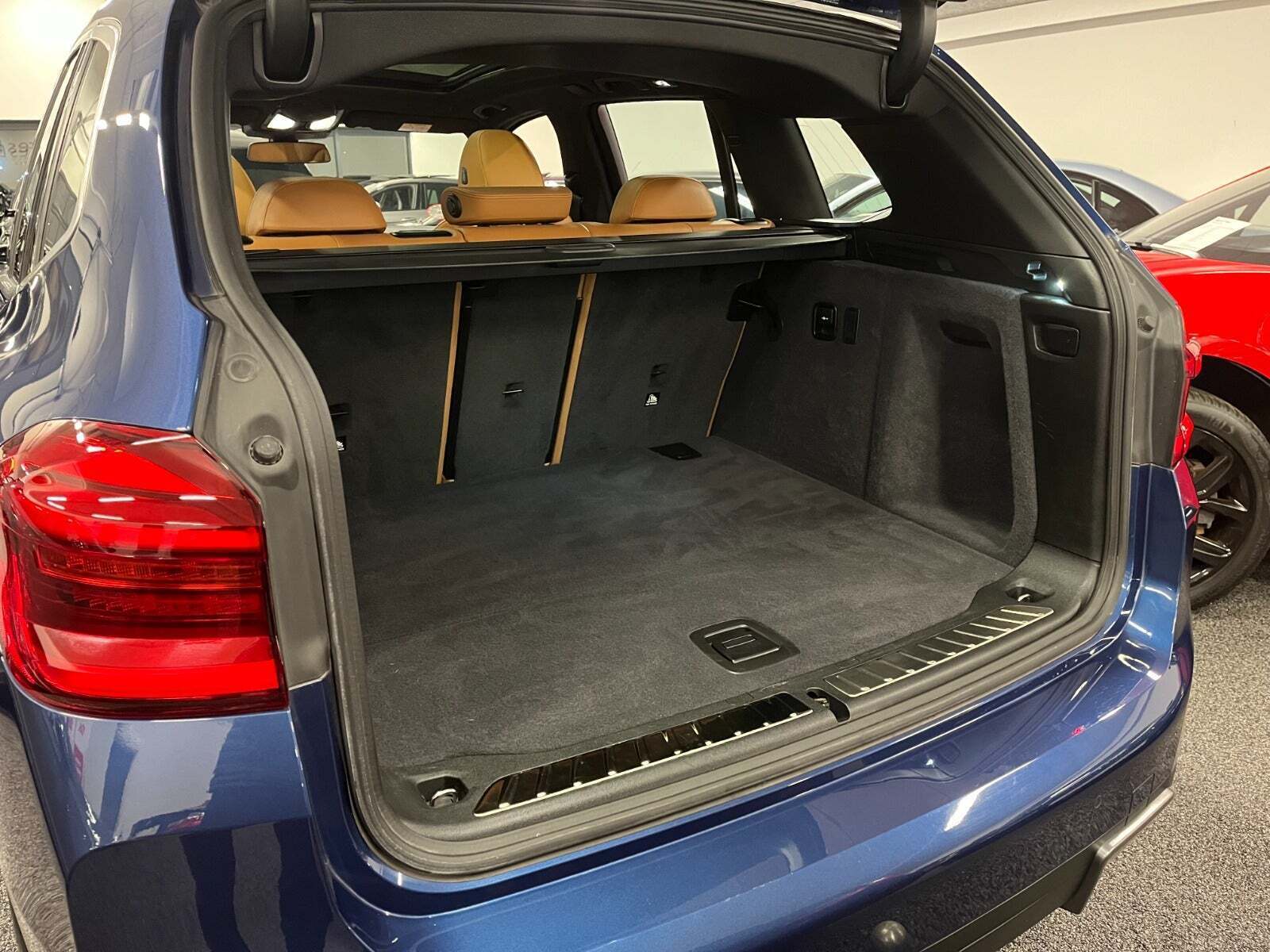 Blå BMW iX3 fra 2021