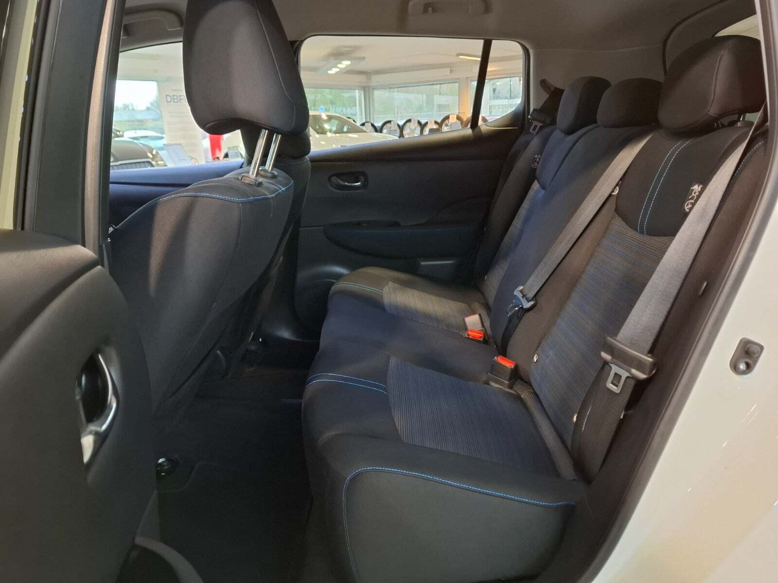 Hvid Nissan Leaf fra 2020