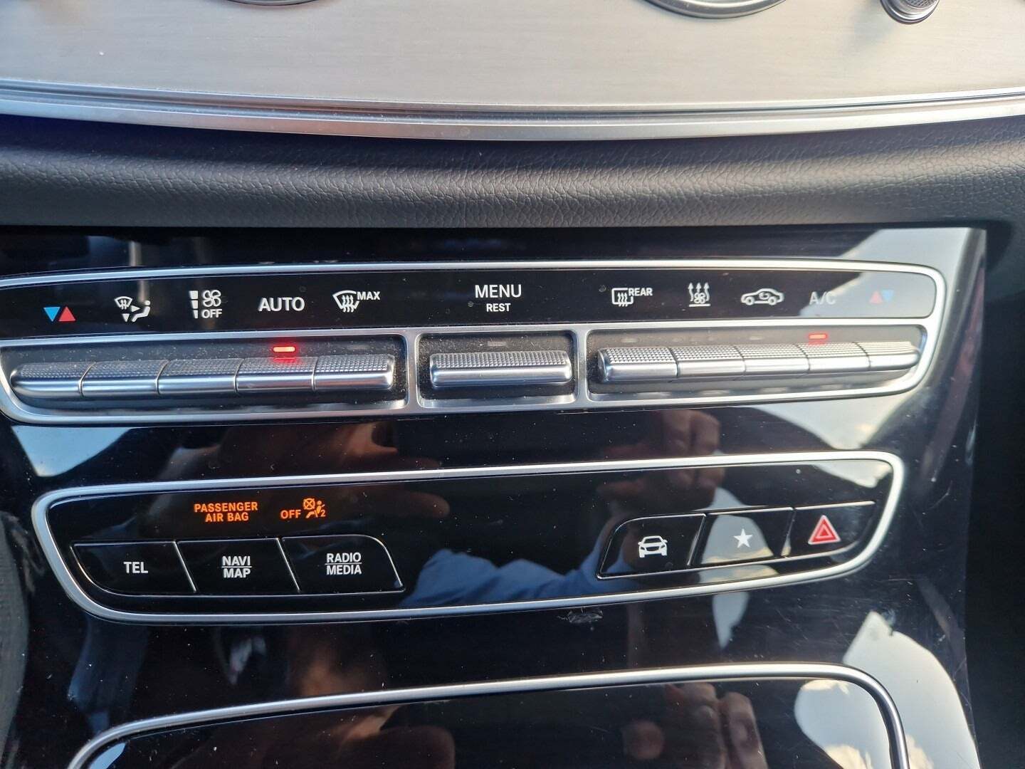 Blå Mercedes E300 de fra 2022