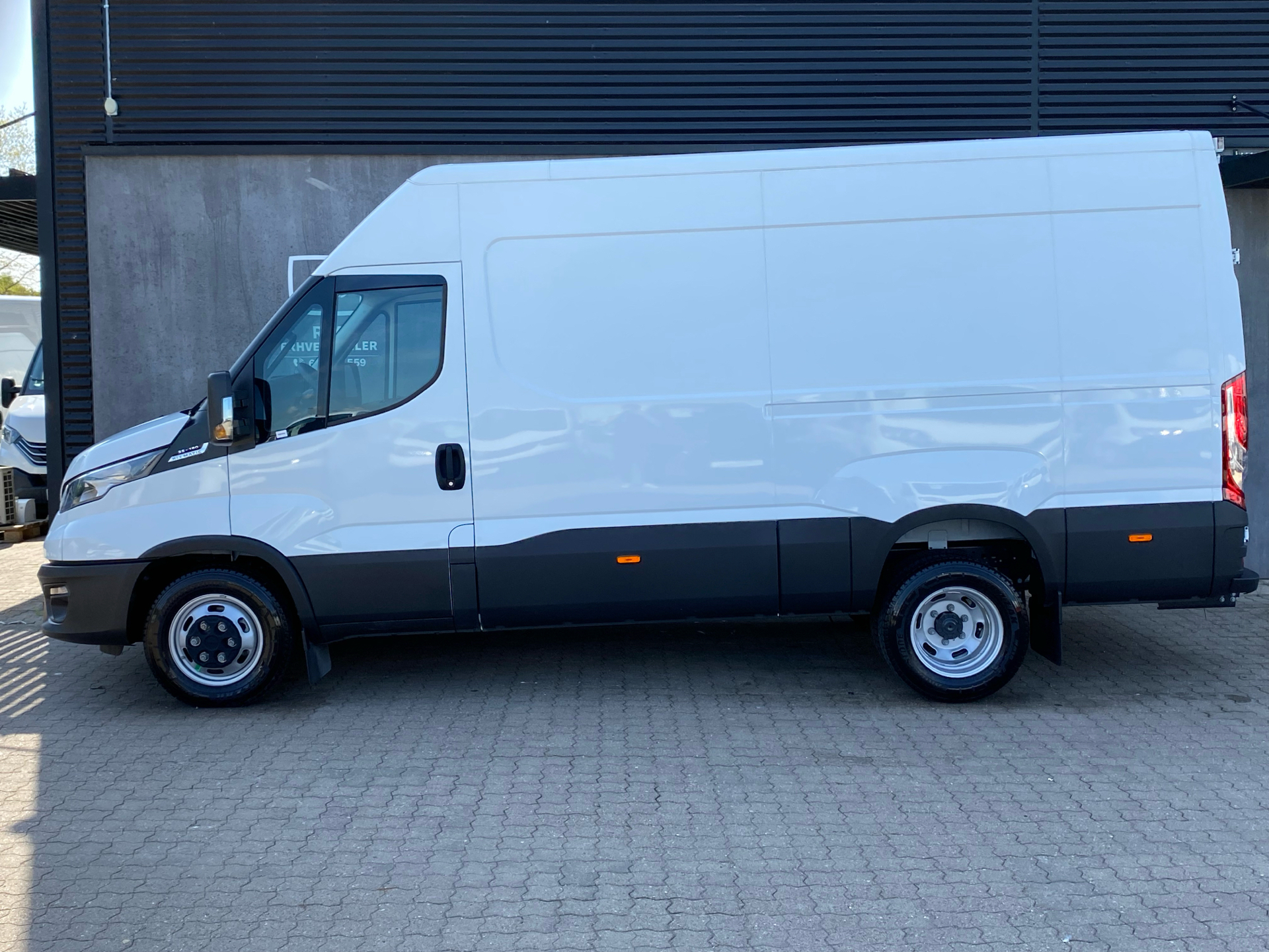Iveco Daily 3,0 35C18 12m3 D Hi-Matic 180HK Van 8g Aut.