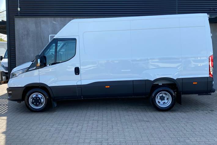 Hvid Iveco Daily fra 2023