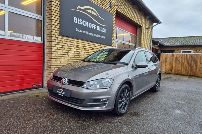 Grå VW Golf VII fra 2015 set udefra