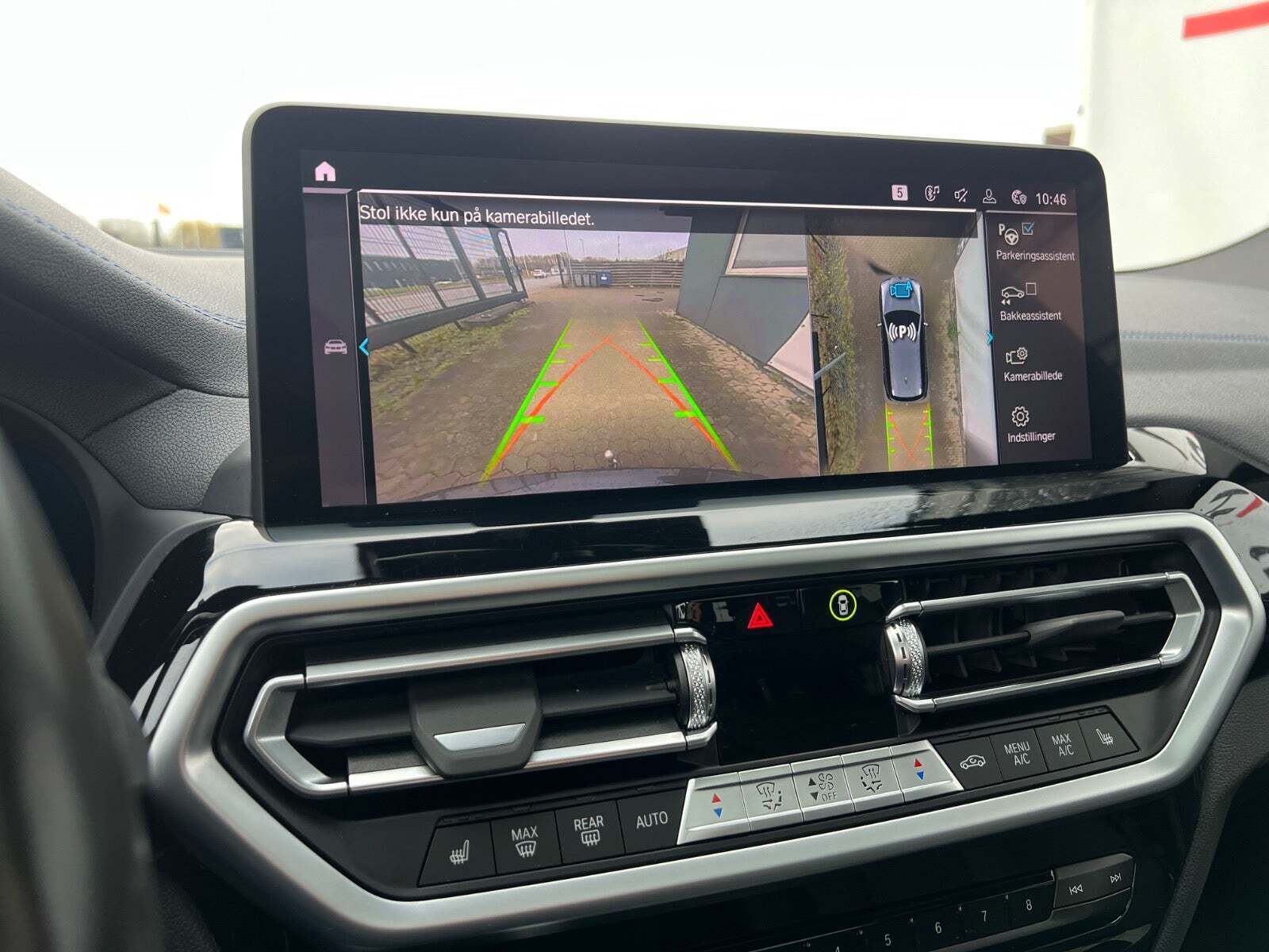 Grå BMW iX3 fra 2022