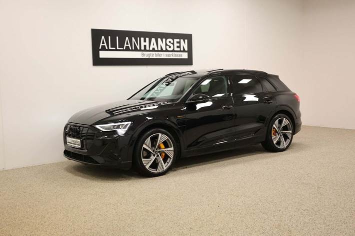 Sort Audi e-tron fra 2022 set udefra