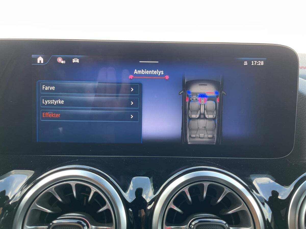 Sort Mercedes EQA350 fra 2024