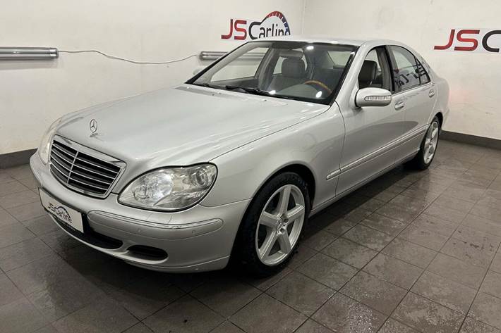 Grå Mercedes S500 fra 2004