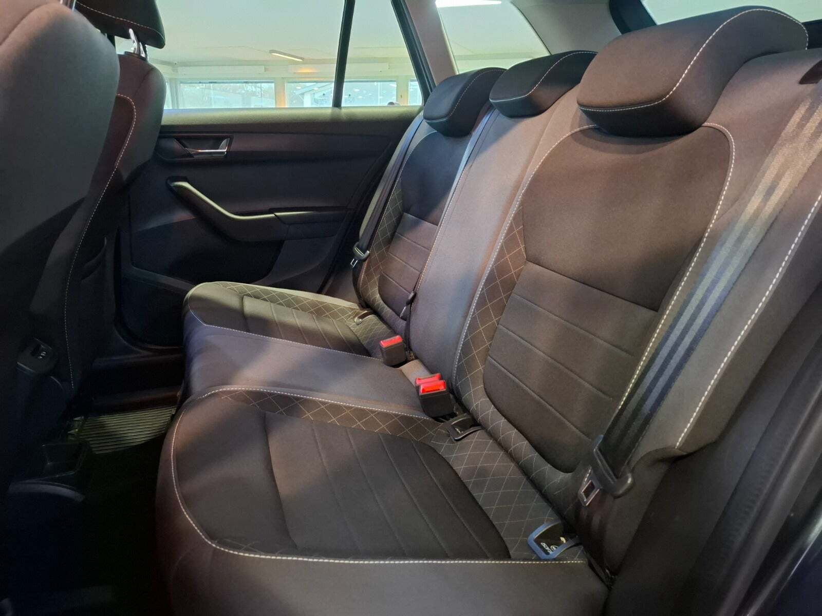 Grå Skoda Fabia fra 2022