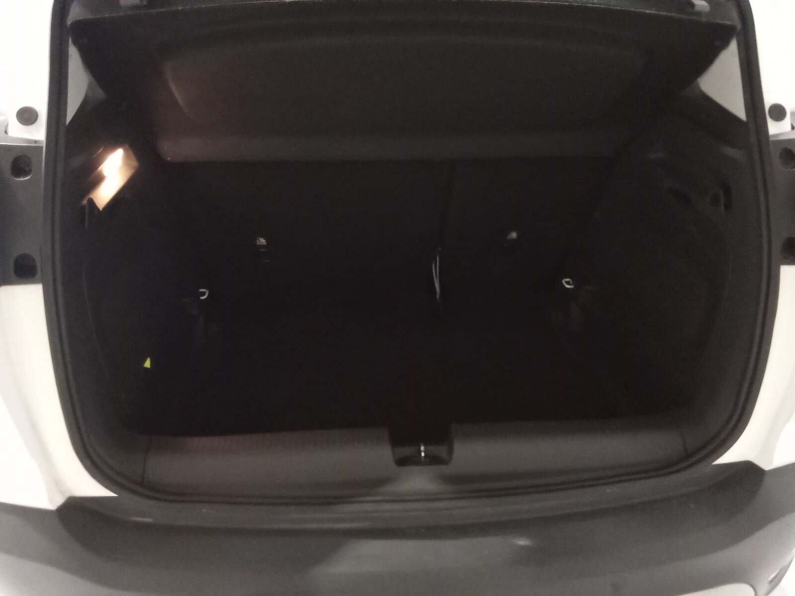 Hvid Opel Crossland X fra 2021