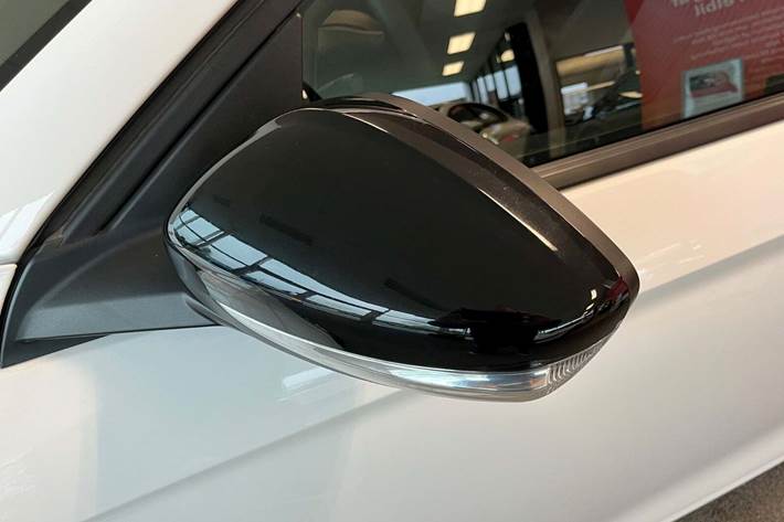 Hvid Opel Corsa-e fra 2023