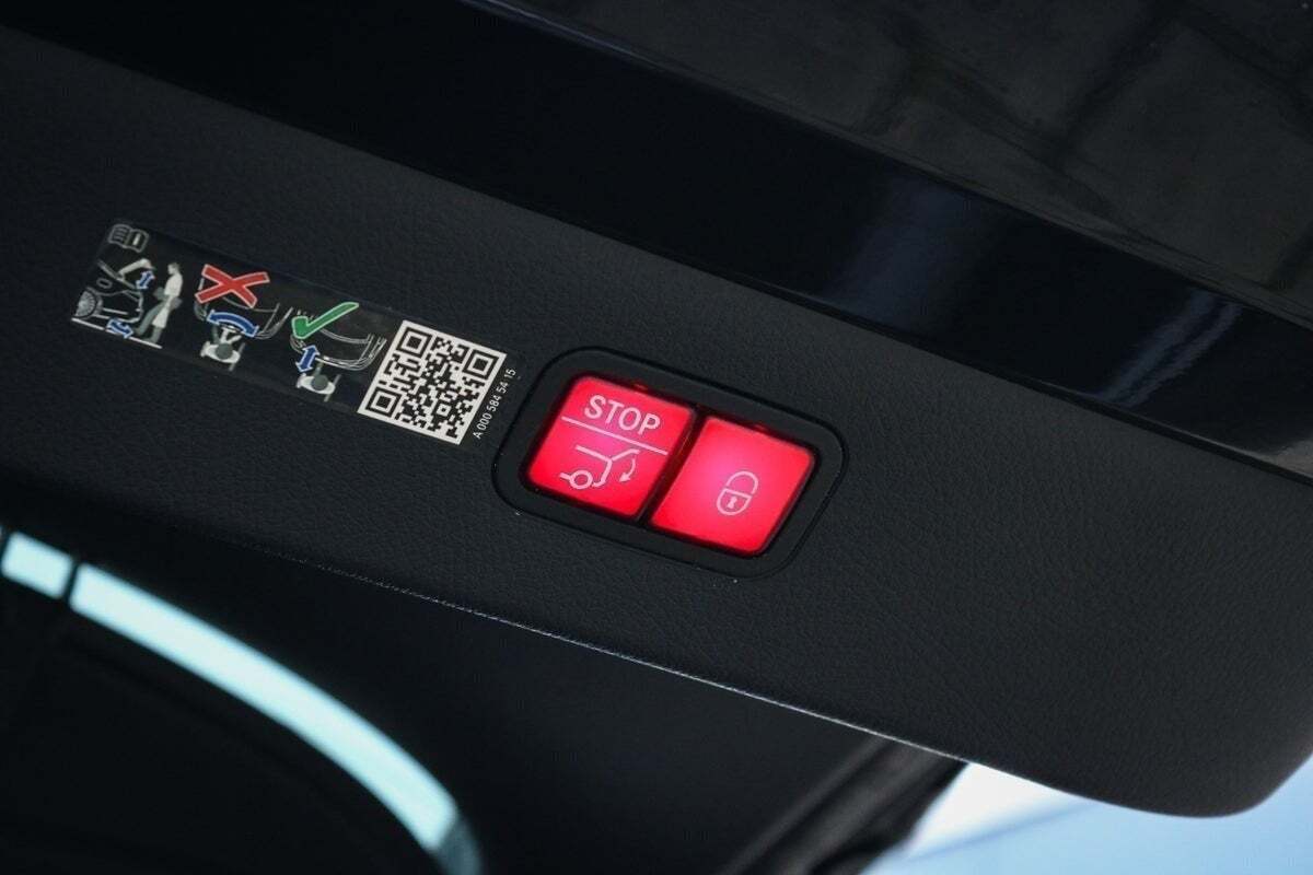 Sort Mercedes EQS580 fra 2022