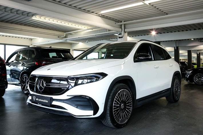 Hvid Mercedes EQA350 fra 2023 set udefra